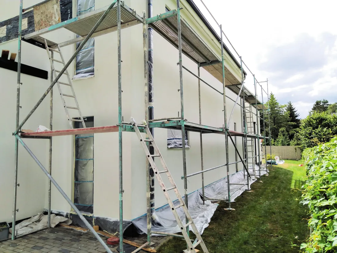 Chantier de façade avec échafaudage