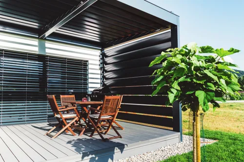 Pergola adossée à une maison